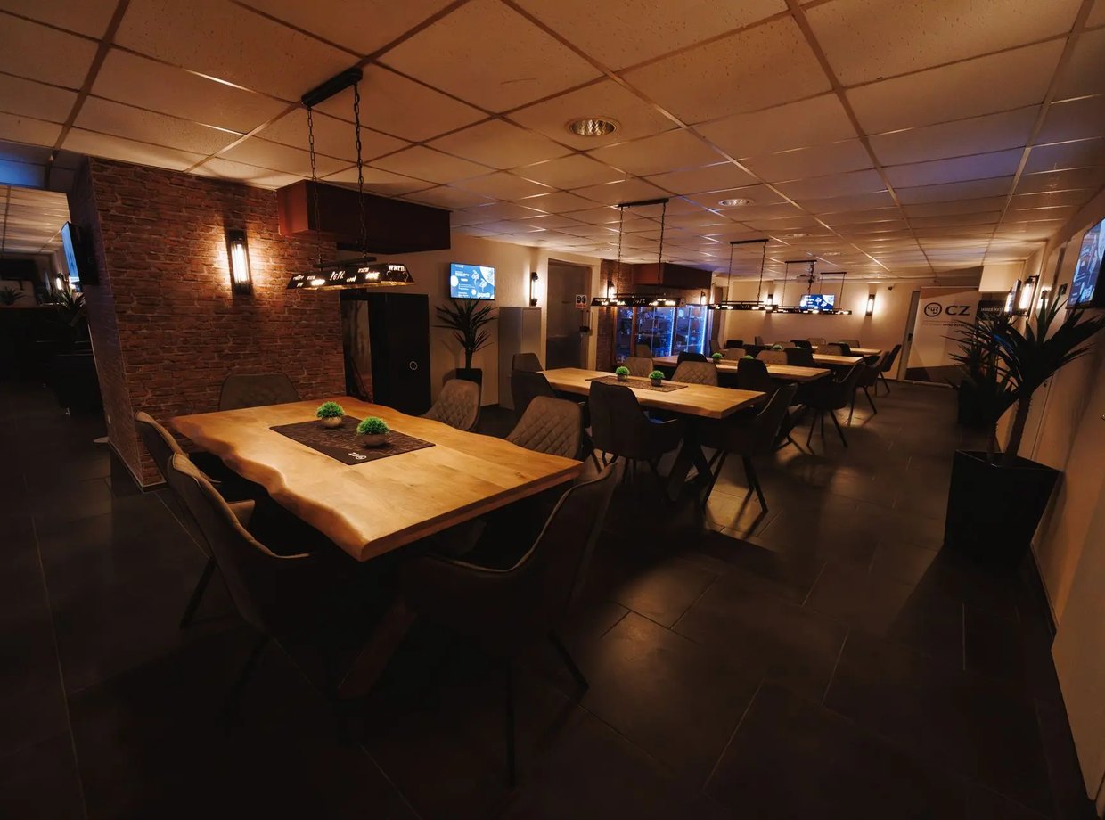 Tables and seating in the ApexLounge
