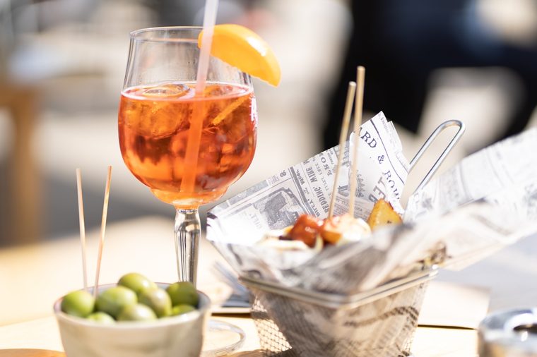 Bellini – venezianischer Champagner-Cocktail mit Pfirsich