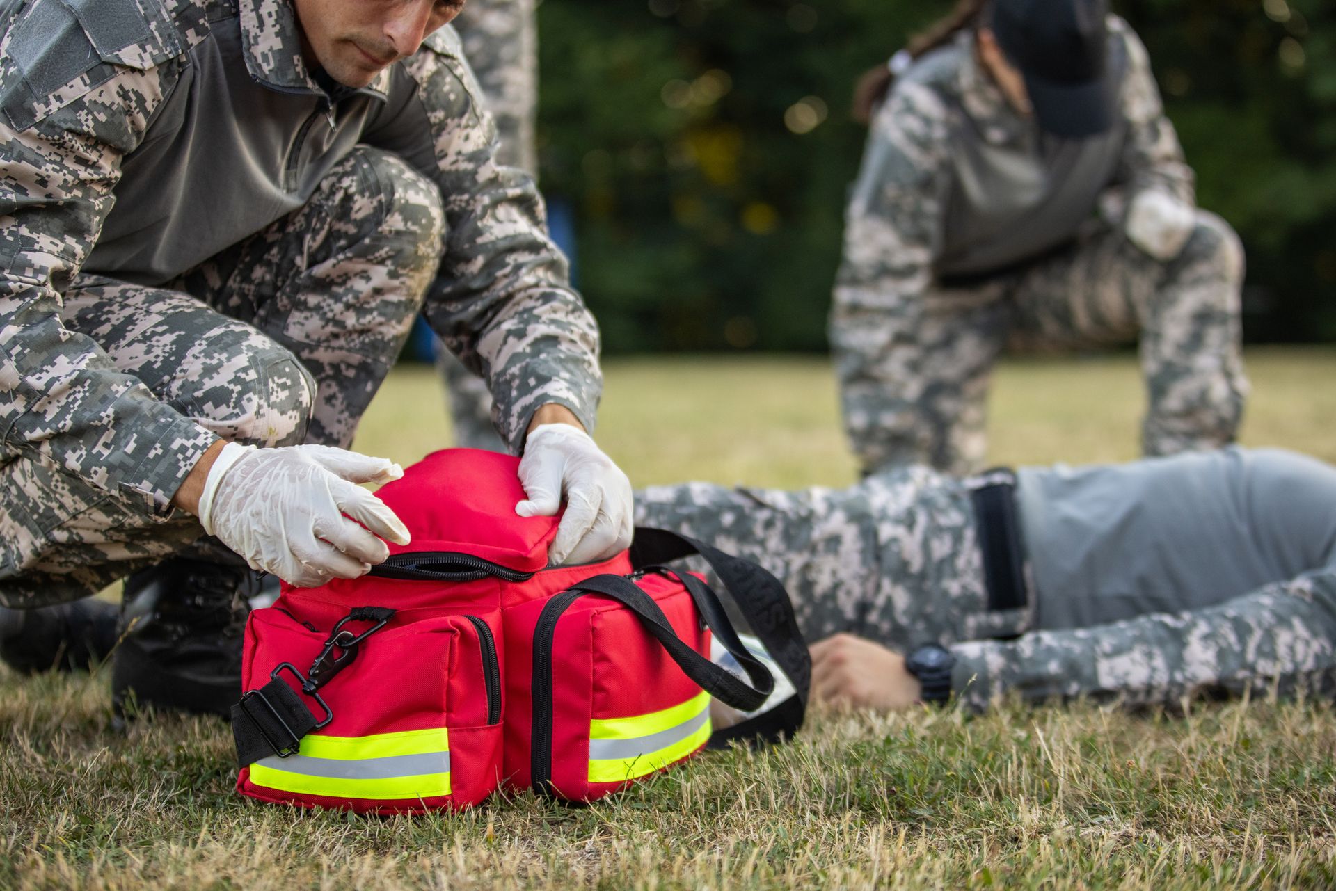 Erste Hilfe bei Schussverletzungen – Zertifizierte TCCC-Lehrgänge für taktische Erstversorgung durch Fachpersonal mit Einsatzerfahrung